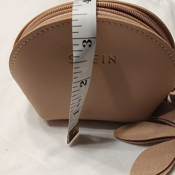 Shein pink coin purse with flower shaped tassel - Picture 6 of 6